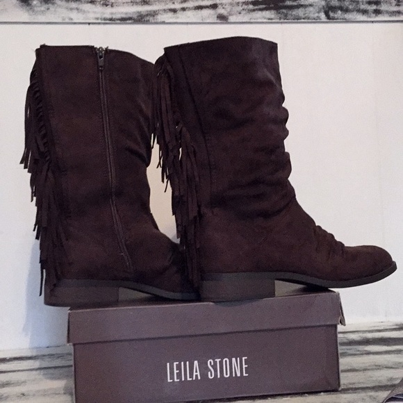 (Like New w/Box) Leila Stone Boots w/Fringe - Picture 2 of 9
